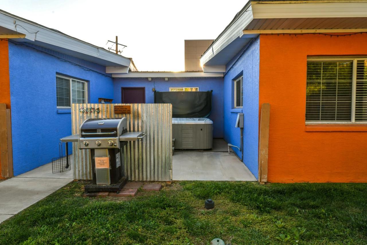 Inn 1 - Downtown 1 Bedroom Unit, Sleeps 6 With Shared Hot Tub Моуаб Екстериор снимка