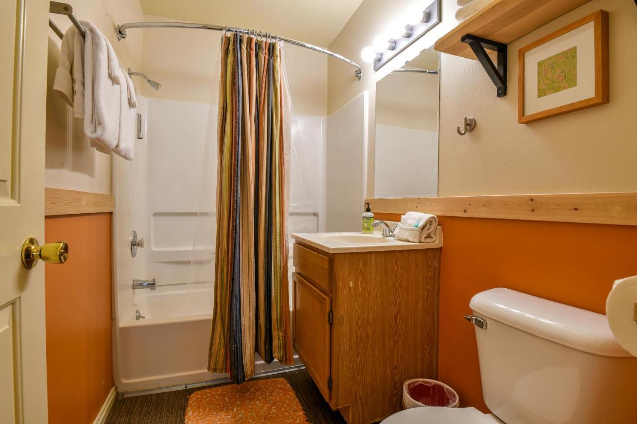Inn 1 - Downtown 1 Bedroom Unit, Sleeps 6 With Shared Hot Tub Моуаб Екстериор снимка