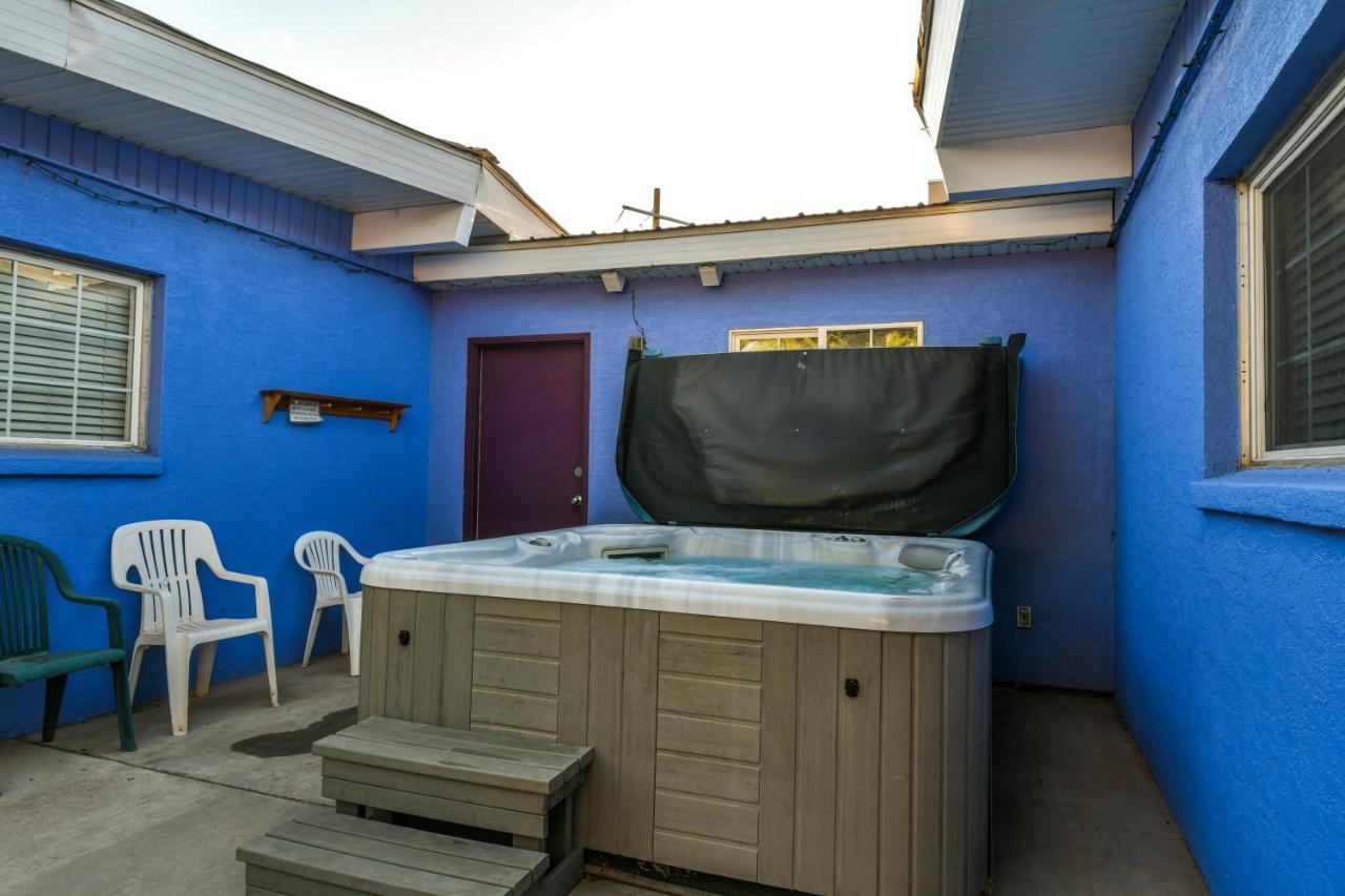 Inn 1 - Downtown 1 Bedroom Unit, Sleeps 6 With Shared Hot Tub Моуаб Екстериор снимка